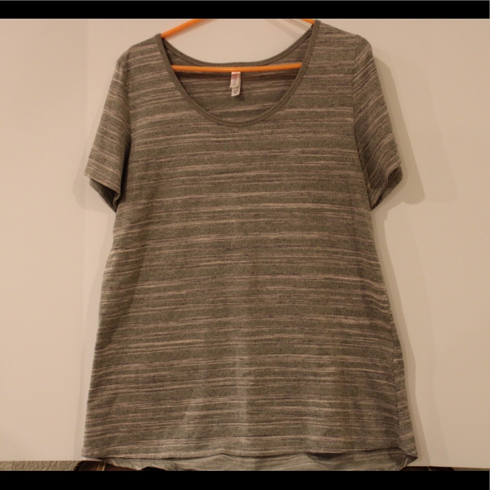 Woman’s LulaRoe Classic Tee 2x